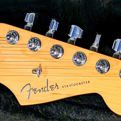 2002 Fender American Deluxe Stratocaster with Maple Fretboard - Montego Black image 22