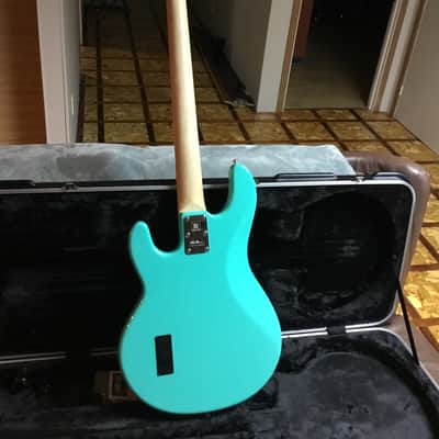Music Man StingRay Basse, Mike Herrera Artis Series. image 5