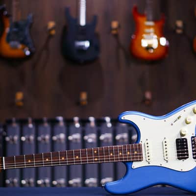 SUHR CLASSIC S VINTAGE LIMITED EDITION LAKE PLACID BLUE image 2