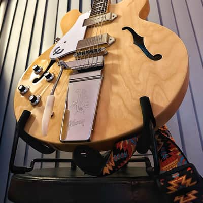 Epiphone Casino Left-Handed Natural + Maestro Vibrola + Hardcase image 3