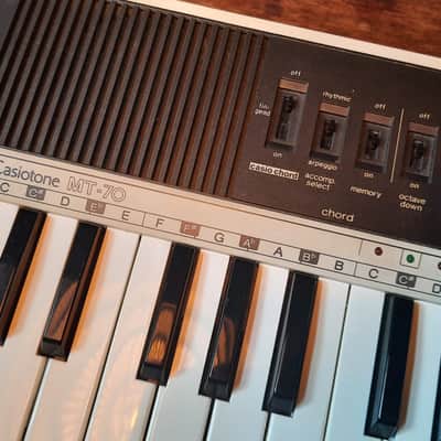 Casio MT-70 Casiotone 49-Key Synthesizer 1982 - 1984 - White / Black image 2