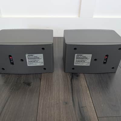 Vintage High Fidelity BOSE 141 Bookshelf Speaker Pair 40 Watts (Late 90's / Early 2000's) image 4