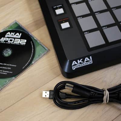 AKAI Professional MPD32 USB/Midi MPC Drum Pad Controller Unit - With USB Cable & Disc Bild 4