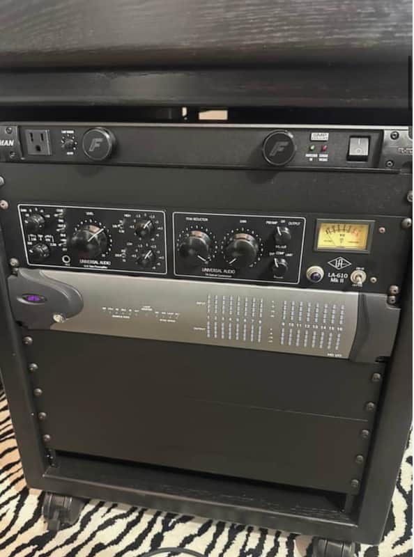 Furman PL-8 C Power Conditioner - Black image 1