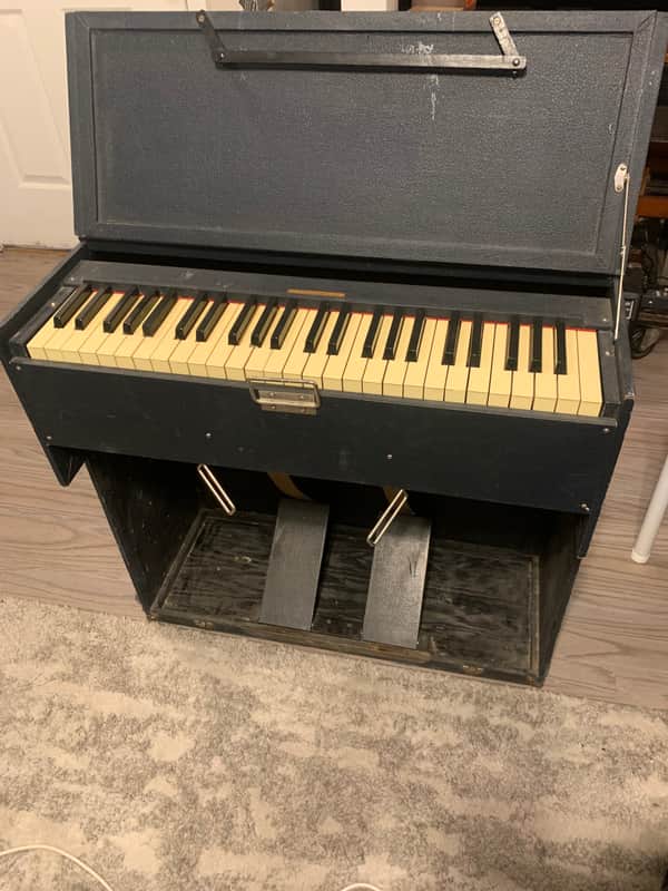 A. L. White Manufacturing Company Folding Portable Organ 1904 image 1