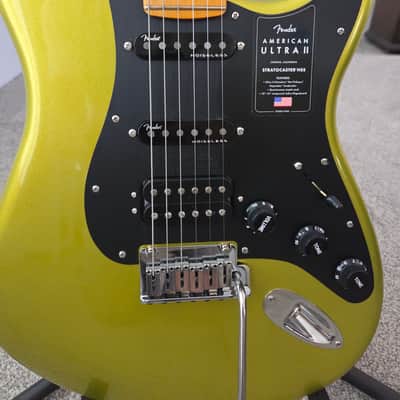 Fender American Ultra II Stratocaster HSS with Maple Fretboard 2024 - Present - Solar Flare image 3