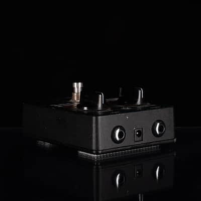 Used Voodoo Lab Microvibe Vibe Pedal With Box image 4