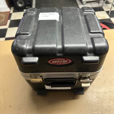 SKB Microphone case image 2