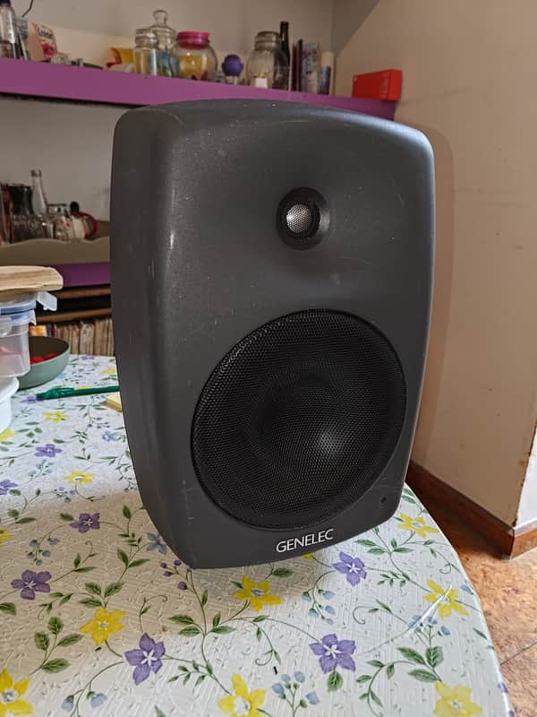 Genelec 8040A 6.5" Powered Nearfield Studio Monitor (Single) 2005 - 2013 - Gray image 1