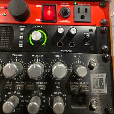 Universal Audio Apollo 8 DUO Thunderbolt 2 Audio Interface 2010s - Black image 3