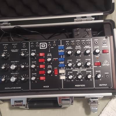 Behringer Model D Analog Synthesizer with Flyht Pro Case