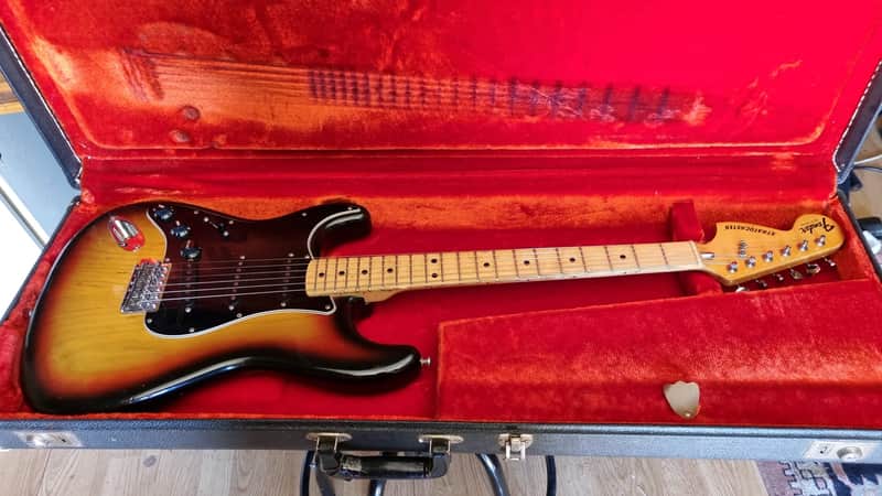 Fender Stratocaster  1977 Sunburst image 1