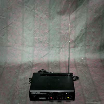 Realistic 3-Channel FM Wireless Microphone System image 1