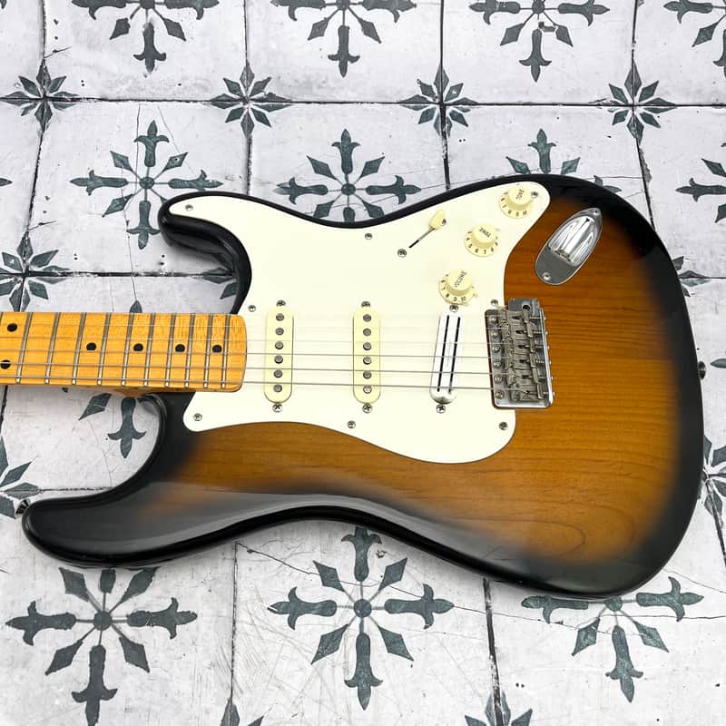 Fender Eric Johnson Stratocaster with Maple Fretboard (Seymour Duncan Hot Rail) β’ Sunburst β’ 2006 β’ 7.5 lb