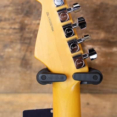 Immagine Fender American Professional II Stratocaster - 3-Tone Sunburst w/Case - 6