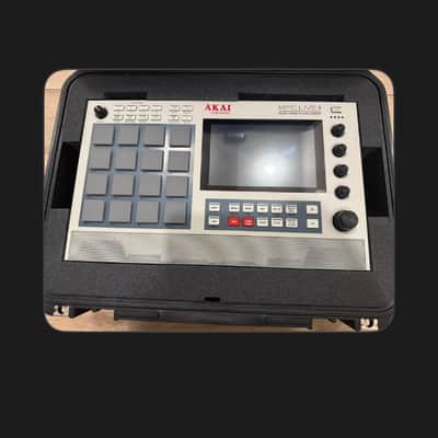 Akai MPC Live II Standalone Sampler / Sequencer Retro Edition 2020 - Present Grey Bild 2