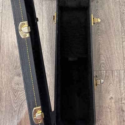 Guild Vintage Hard Shell Guitar Case – Fits Ovation Roundback Acoustic image 15