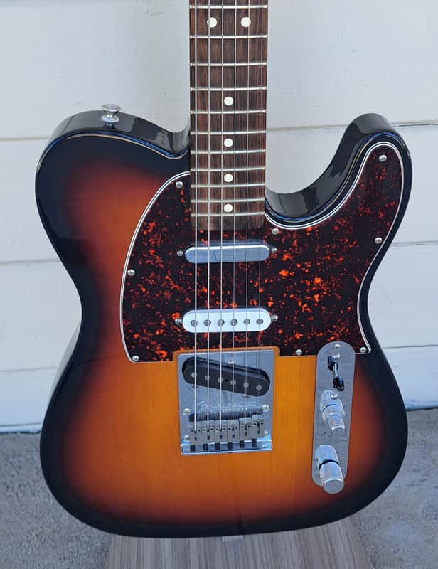 FENDER DELUXE NASHVILLE TELECASTER ROSEWOOD FINGERBOARD BROWN SUNBURST ELECTRIC W/BAG - 2003 (USED)