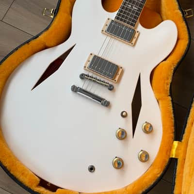 SIGNED ✍️Gibson Custom Shop White Limo Dave Grohl DG-335 Alpine White SIGNED✍️ BY DAVE GROHL 50 PIECES WORLDWIDE RARE Foo Fighters (VIDEO) image 3