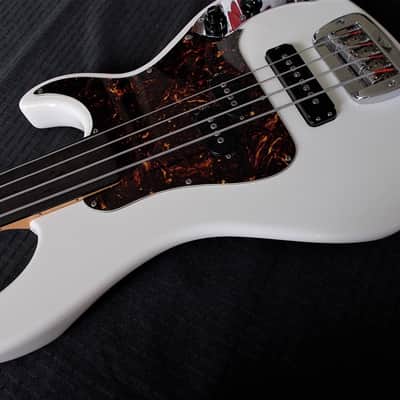 G&L SB-2 Fretless Bass 1996 White w/ p/u blend and Tone control image 5