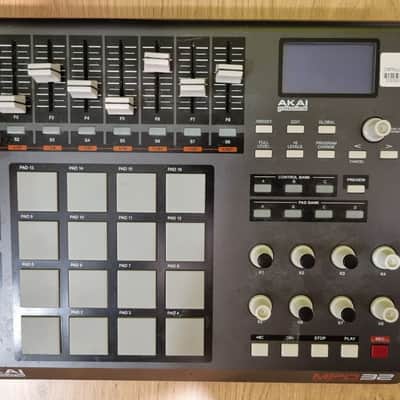 Akai MPD32 2010s - Black image 1
