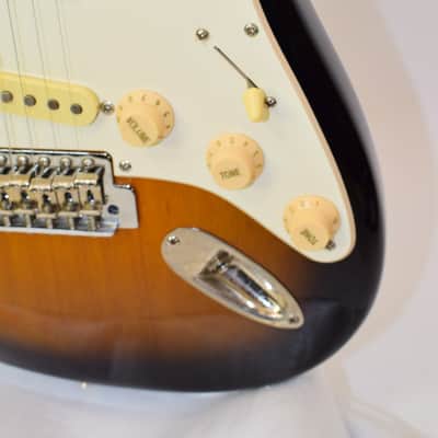 2009 Squier Classic Vibe Stratocaster '50s Electric Guitar, Maple Fingerboard, 2-Color Sunburst image 5