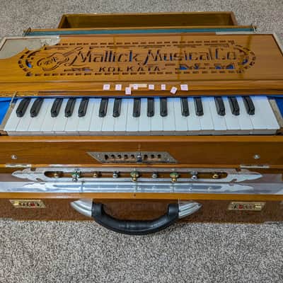 Portable Harmonium with Scale Changer. BRAND NEW - 60 PERCENT OFF image 3