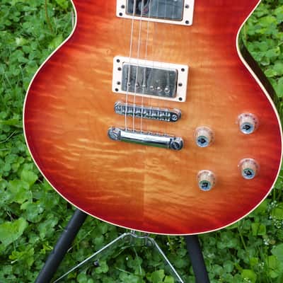 Guild Bluesbird flame top Custom shop 2000 cherry sunburst image 2