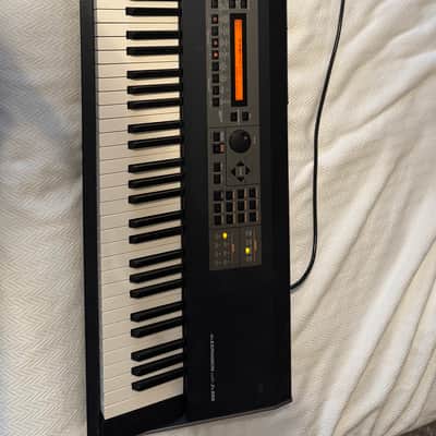 Roland XV88 Synth 88 weighted keys image 1