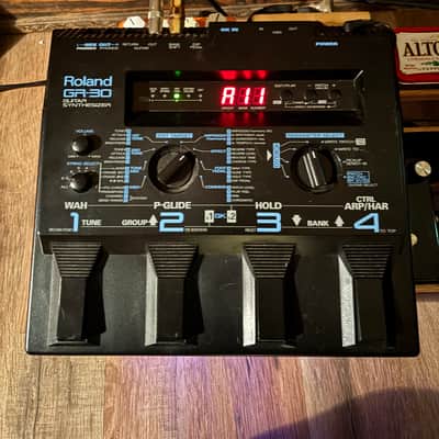Roland GR-30 Guitar Synthesizer 1996 - 2000 - Black