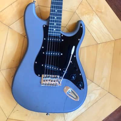 Squier Standard Series Stratocaster 2003 Blue Matching 70s
