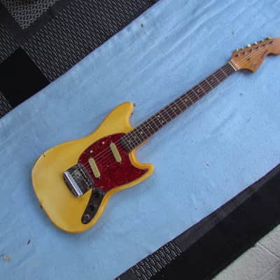 1967 Fender Mustang Worn But Cool Yellowed Out White Finish With Original Case Vintage Fender Mustang White & Worn image 2