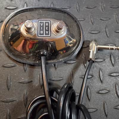 Fender 099-4058-000 2-Button Vibrato/Reverb Amp Footswitch with 1/4" Jack 65 Twin Deluxe Reverb Reissue image 2
