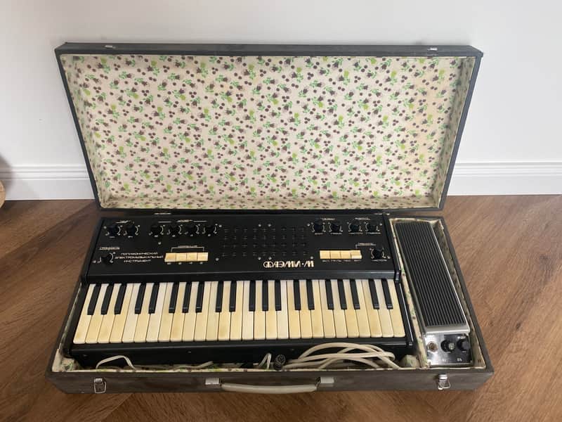 Faemi M - soviet analog synth with pedal image 1