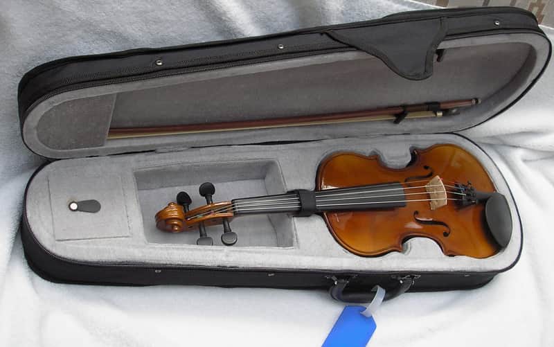 Skylark Model MV008 1/2 Size Violin image 1