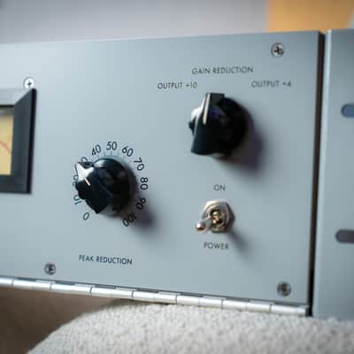 Universal Audio LA-2A Leveling Amplifier / Optical Compressor image 4