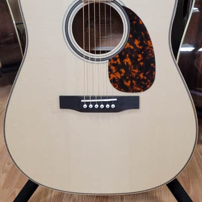Larrivee D-40 with Moonwood top image 2
