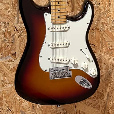 Pre Owned Fender 2013 American Deluxe Strat Plus - Mystic 3-Colour Sunburst, Maple Inc. Case image 3