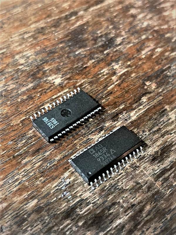 Analog Devices AD1865R