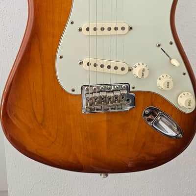 Fender American Performer Stratocaster 2020 - Honey Burst image 4