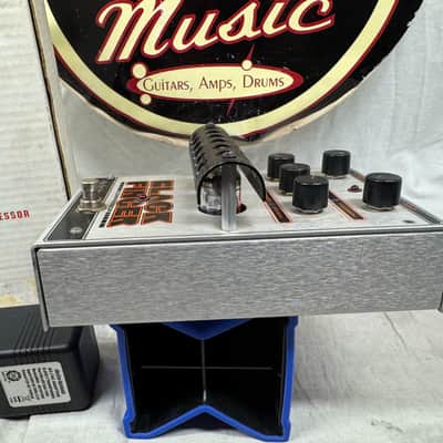 Electro-Harmonix Black Finger Tube Compressor Pedal with Power Supply + Box image 6