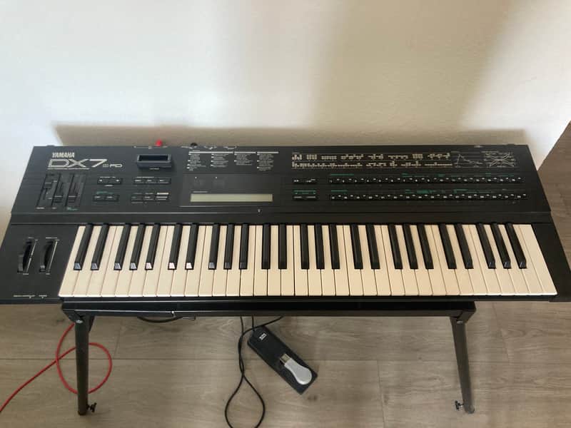 Yamaha DX7 Programmable Algorithm Synthesizer II-FD 1983 - 1987 - Black image 1