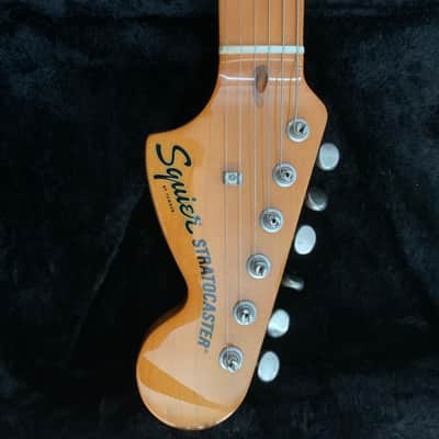 Squier Classic Vibe '70s Stratocaster HSS Black Maple Fretboard WITH Gator GC-ELECTRIC-A Double-cutaway Electric Guitar Case image 3