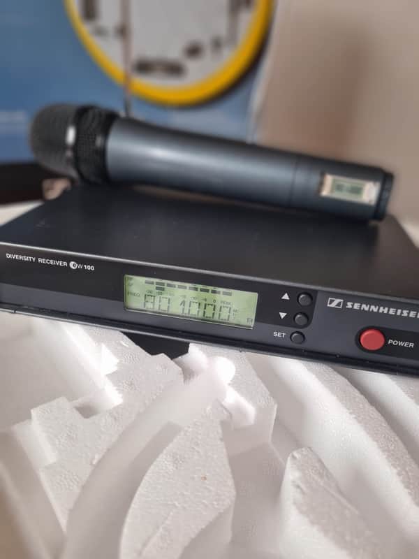 Sennheiser 🎤 Sennheiser Diversity Receiver EM 100 + Sennheiser SKM100 Handheld Transmitter – 786–822 MHz image 1