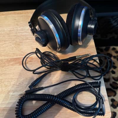 AKG AKG K 271 MKII Closed Back Headphones with upgraded Pads + original pads. image 3