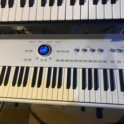 Arturia AstroLab 88-Key Stage Keyboard 2025 - Present - White image 3