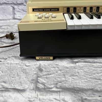 Magnus Model 7000 Chord Organ image 4