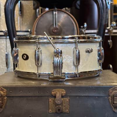 VINTAGE 1960's Slingerland 5.5x14 Radioking Snare Drum in White Marine Pearl image 2