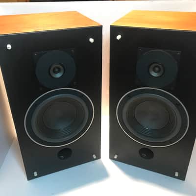 1975 JBL Decade L16 vintage walnut cabinet 2 way bookshelf speakers with 8" driver and 2" woofer image 2