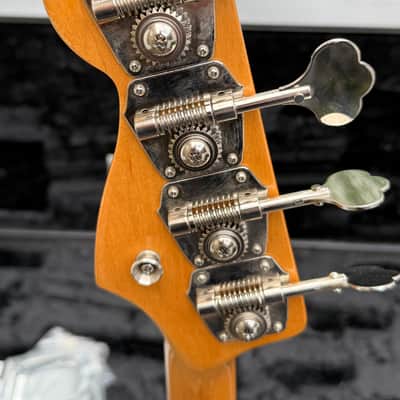 Fender AVRI '62 Jazz Bass 2006 in 3-Color Sunburst image 4